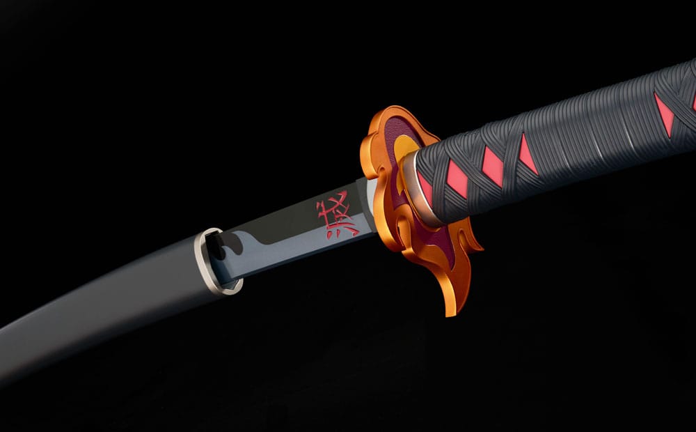 Demon Slayer: Kimetsu no Yaiba Proplica Replica 1/1 Nichirin Sword: Tanjiro Kamado Kyojuro (Rengoku´s Sword Gueard) Ver. 88 cm