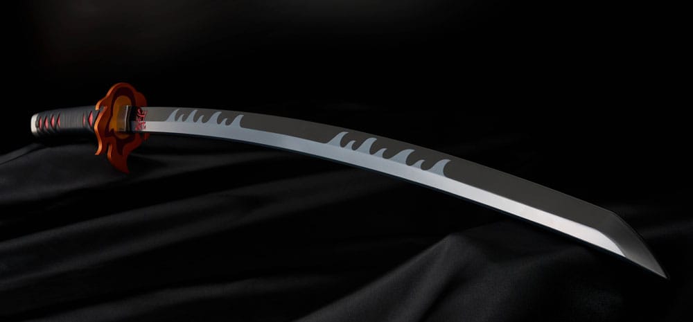 Demon Slayer: Kimetsu no Yaiba Proplica Replica 1/1 Nichirin Sword: Tanjiro Kamado Kyojuro (Rengoku´s Sword Gueard) Ver. 88 cm