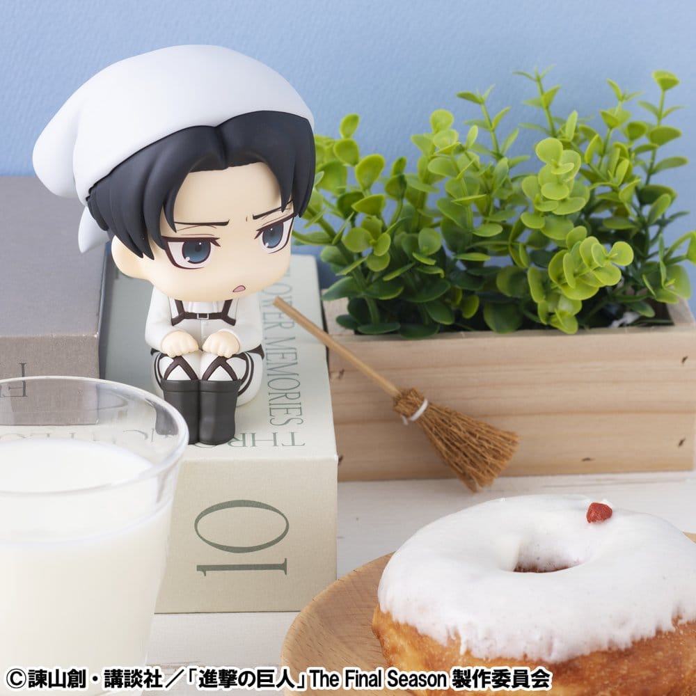 Attack on Titan Look Up PVC Statues Levi Cleaning up Ver. & Mikasa Ackerman (with gift) 11 cm
